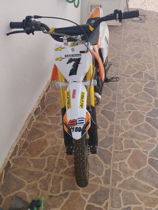 Mini moto infantil naranja y blanca