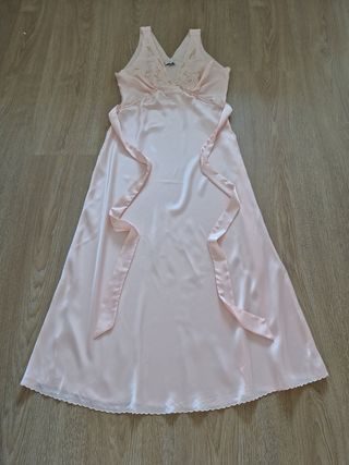 Camisón rosa con encaje