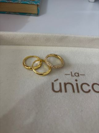 Anillo dorado con circonitas plata 925
