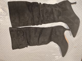 Botas altas negras nuevas
