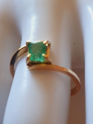 Anillo Oro 18k con Esmeralda Talla Rectangular