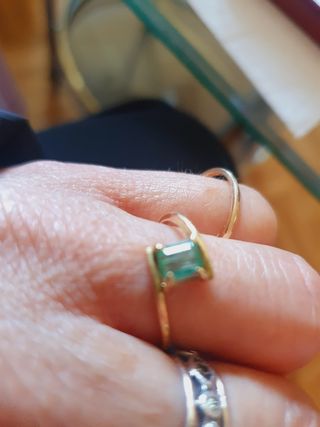 Anillo Oro 18k con Esmeralda Talla Rectangular