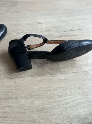 Zapato salón piel negro con hebilla