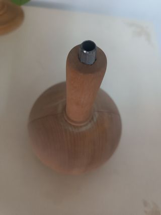 Pie de lámpara de madera con rosca metálica