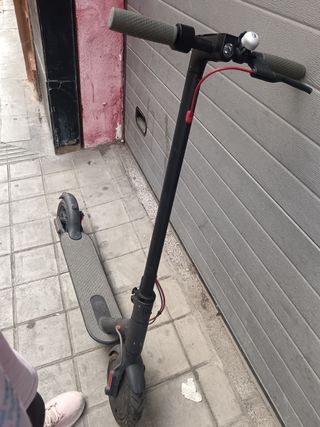 Patinete eléctrico gris