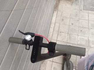 Patinete eléctrico gris