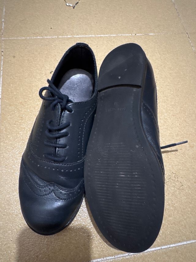 Zapatos niña piel (Zara)