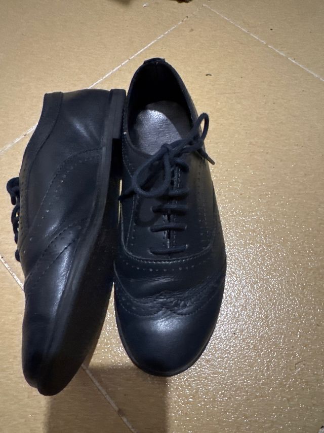 Zapatos niña piel (Zara)