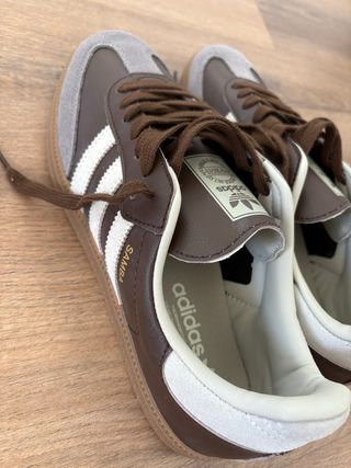 Adidas Samba Marrones y Blancas