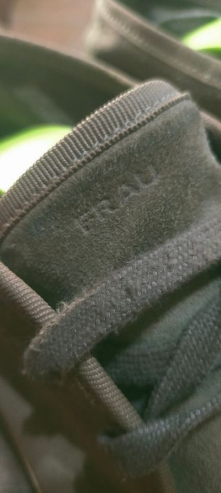 Scarpe uomo Frau grigie scamosciate