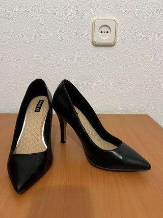 Zapatos de tacón Bershka negros