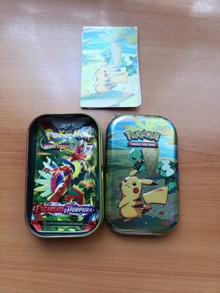 Lata Pikachu Pokémon + Sobre Escarlata y Púrpura