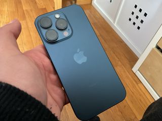 iPhone 15 Pro + AirPods Pro Azul