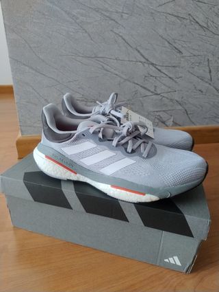 Zapatillas Adidas Solarglide Grises y Blancas
