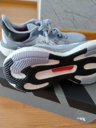 Zapatillas Adidas Solarglide Grises y Blancas