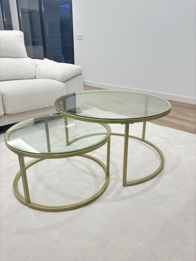 Tavoli rotondi in vetro e metallo dorato