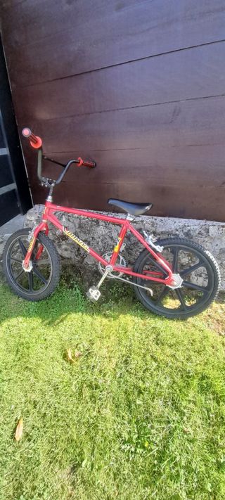 Bicicleta BMX BH MAG Roja