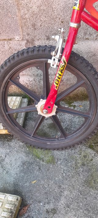 Bicicleta BMX BH MAG Roja