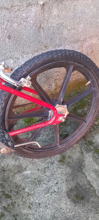 Bicicleta BMX BH MAG Roja
