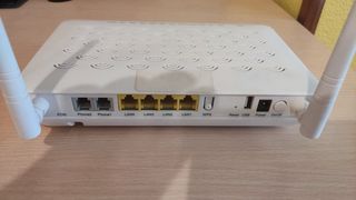 Router WiFi Blanco con Antenas