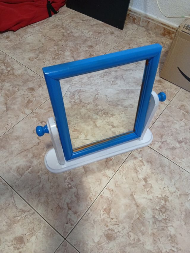 SPECCHIO DA TRUCCO REGOLABILE 15€