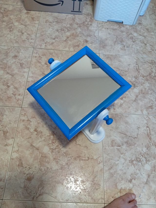 SPECCHIO DA TRUCCO REGOLABILE 15€