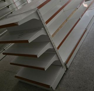 Mobiliario Tienda Estanterías metalicas 
