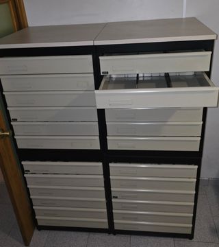 Mobiliario Tienda Estanterías metalicas 
