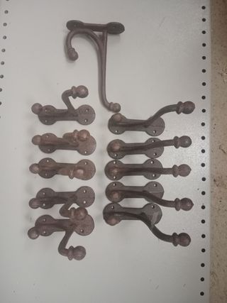 Percha de hierro vintage 