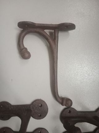 Percha de hierro vintage 