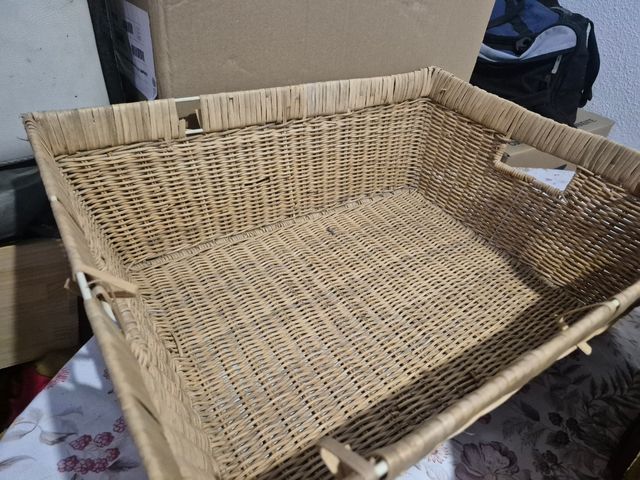 Lote de cestas de mimbre y madera