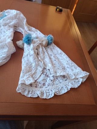 Blusa blanca encaje con pompones marca Nkn Nekane 