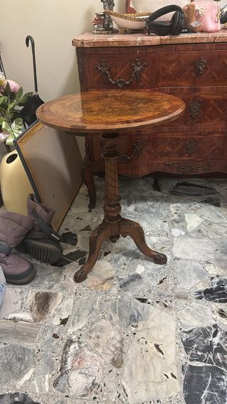 Tavolino da ingresso in legno e marmo