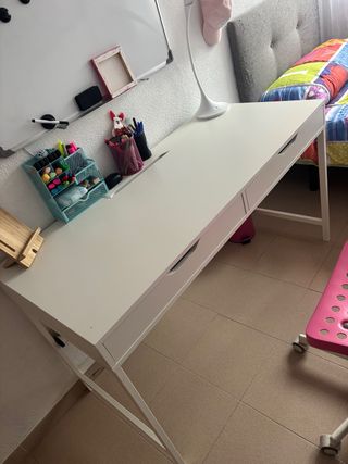 Mesa de escritorio blanca
132x58cm