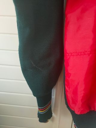Giacca sportiva lana 80%
verde e rossa