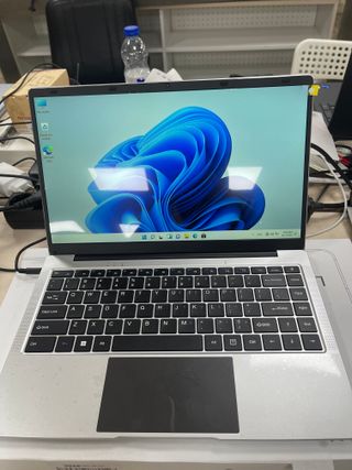 Portátil Intel Celeron 6GB RAM 256GB SSD V824
