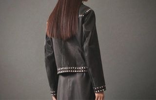 Chaqueta de Piel Negra con Tachuelas