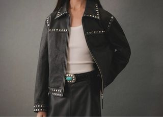 Chaqueta de Piel Negra con Tachuelas