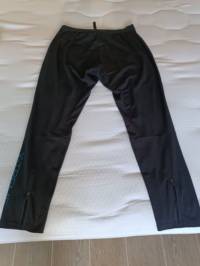 Pantalones deportivos negros