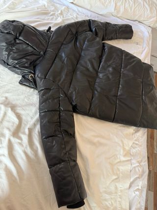 Chaqueta acolchada efecto piel Zara 