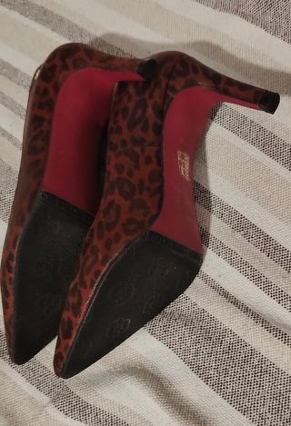 Zapatos de tacón Cuple hecho en españa con estampa