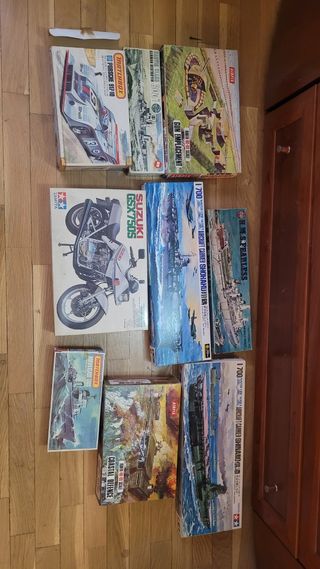 Maquetas de coches, motos y barcos