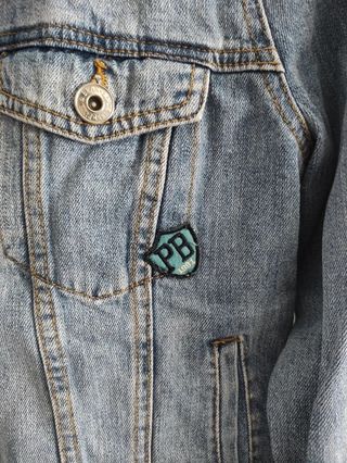 Cazadora vaquera Pull&Bear con parches