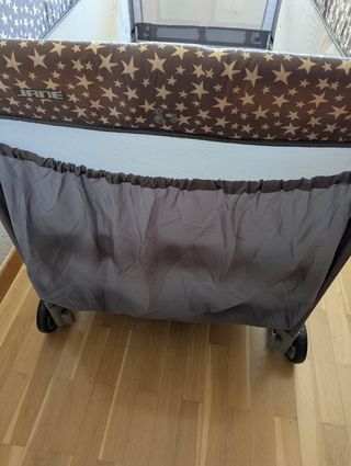 Cuna de viaje con estrellas y conejito 