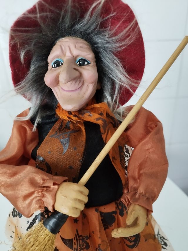 Bruja bombonera decorativa. 