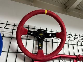 Volante tipo OMP desplazado rojo