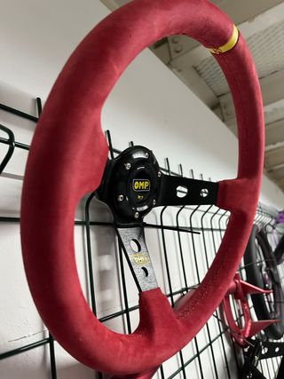 Volante tipo OMP desplazado rojo
