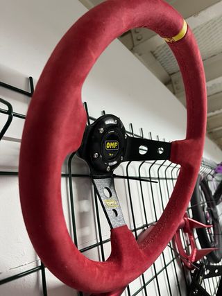 Volante tipo OMP desplazado rojo