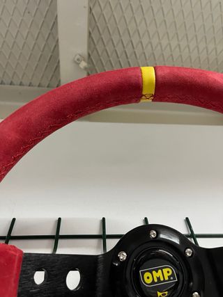 Volante tipo OMP desplazado rojo