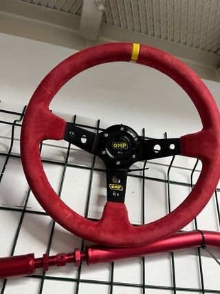 Volante tipo OMP desplazado rojo